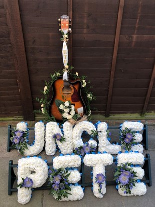 A gorgeous tribute of flowers and Pete’s guitar thank you to all for the wonderful cards