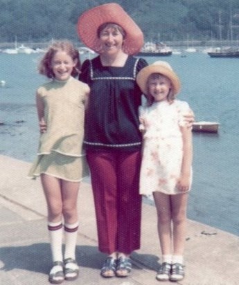 Mum, sis and I Dartmouth