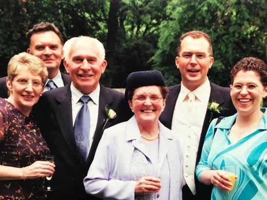 Family LtoR - Pam, Gary, Sydney, Irene, Michael & Nicola - 9th June 2001