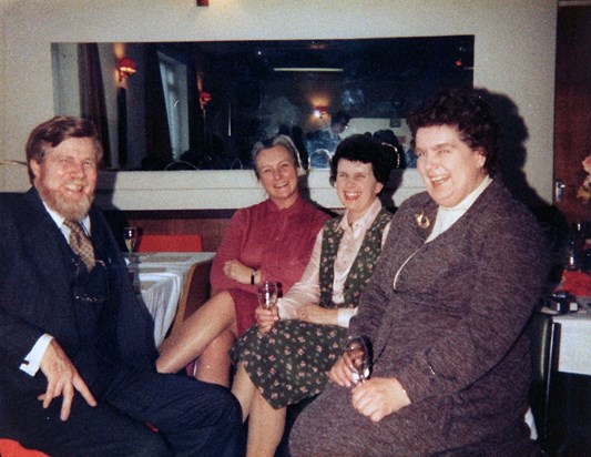 Spencer's party 1981 - Roly, Youyou, Rosemary, Pam