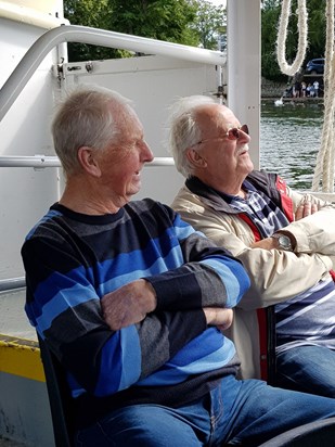 Sailing up the thames from Windsor castle..cracking a funny sail on bro'xxxx