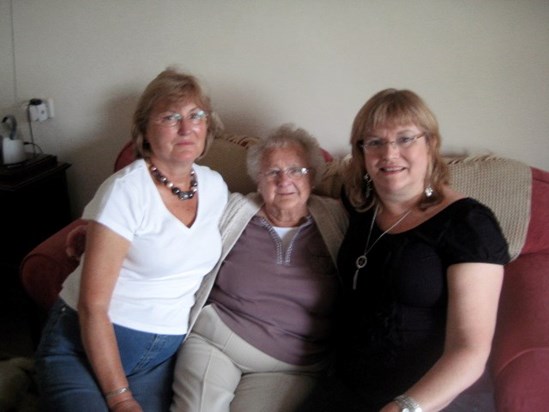 2013 - Vera Rose Fowler (centre) with Christine Pollard (neé Fleming) and Eileen Korczak (neé Harvey)