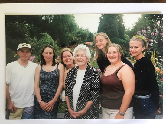 Sarah/Naomi with cousins and Granny