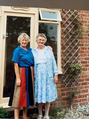 Jane and her sister Muriel