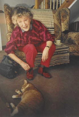 Jane at Lizzi's with Henry the cat about 1989