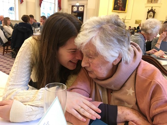 New Year afternoon tea at the pump rooms with Jane and my family (the Campbell’s)! This is my favourite photo of me (Anna) and Jane and it was such a lovely day! 