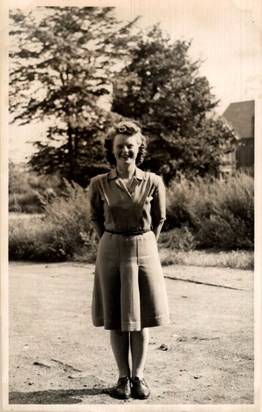 Mum June 1946 (age 19)