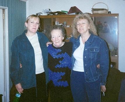 Jean, Nana & Mum