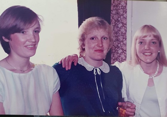this photo Carol you were expecting Stewart  and with Lynn and Christine xxx received 2715094385425423