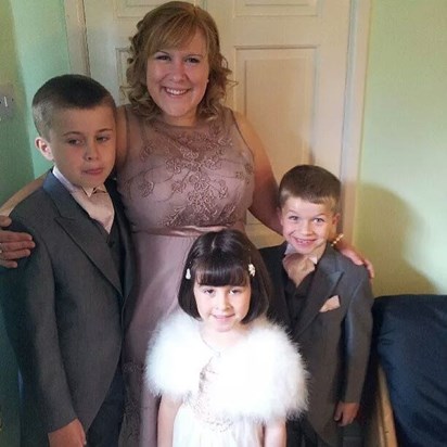 Michelle wirh James, Dylan and Megan all looking fab for her brothers wedding!!