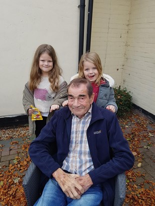 Grandad and his great granddaughters ??