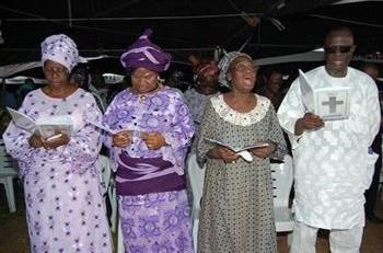 Family members at the service of songs
