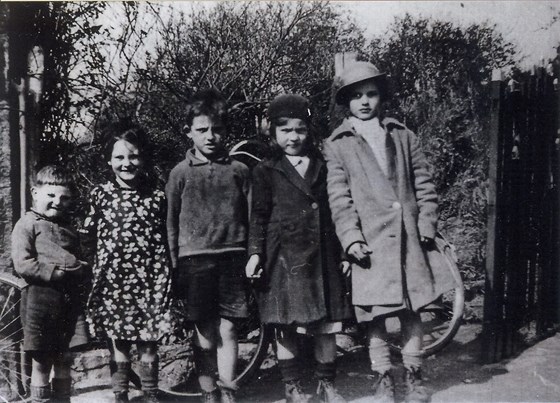Patsy (left) in Rathvilly aged 6