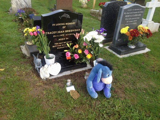 Tracey's Headstone 006