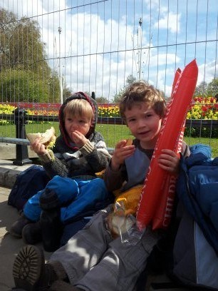 Waiting for Dad London Marathon 