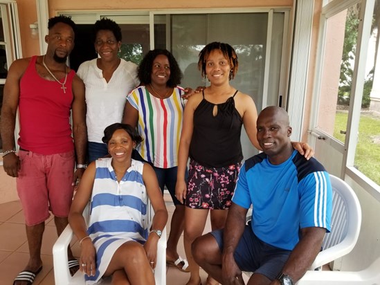 Ossie's son daughter, nieces and extended family.