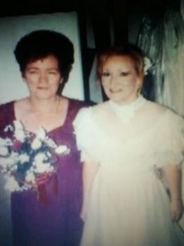 Her wedding day with sister Sandy