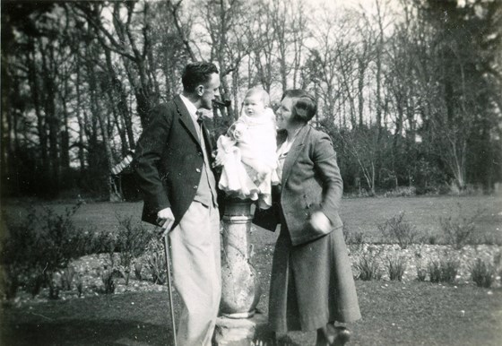 1936.3 Jane & her parents John & Todge