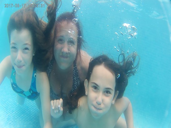 Underwater with Victoria and Isabel