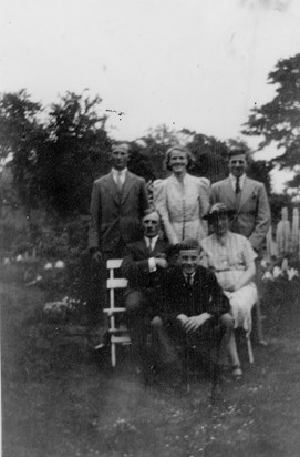 GRANNY AND GRANDADS SILVER WEDDING 1937, JACK JOAN, HUGH AND TONY ON THE FRONT