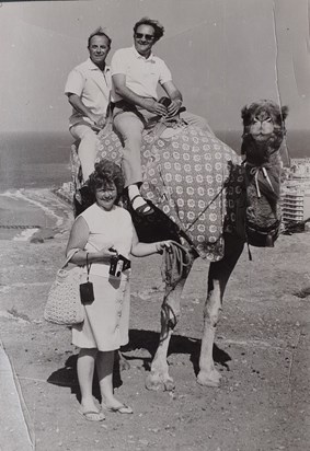 Camel Ride! Tony, Norman and Muriel