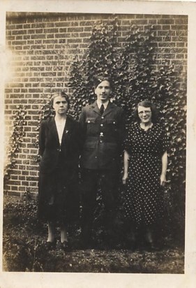 Rex attwood with his mother   left and aunt Agnes, right