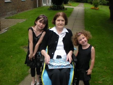 shannon and skye with there special nana