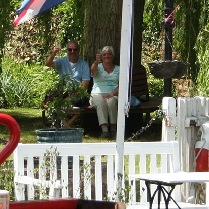 Elaine and David after Stoke Bruerne, we boated with them to Stratford-upon-Avon. Such a wonderful, gentle friend, who always had a smile and a kind word and will be hugely missed, by all who knew her. Rest in eternal peace Elaine xxxx