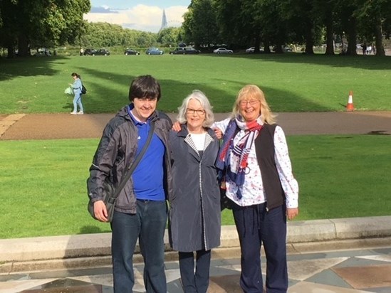 18.08.2017 Trip to Albert Hall & concert   Jean with Peter & Rona Cushley (Bill took it)