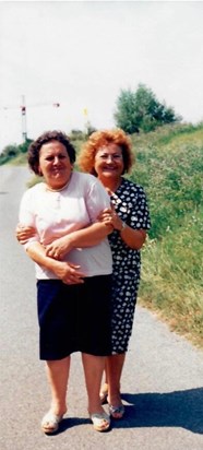 Mamma con la Zia Teresa