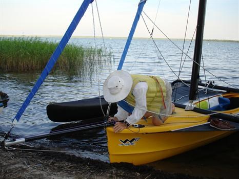 rigging his Wind Rider on the Unistar beach