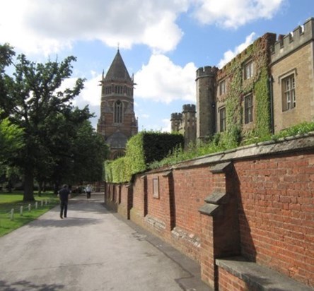 The path to Rugby School Chapel