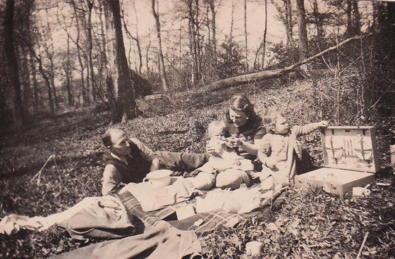 A picnic near Fingest, 1947