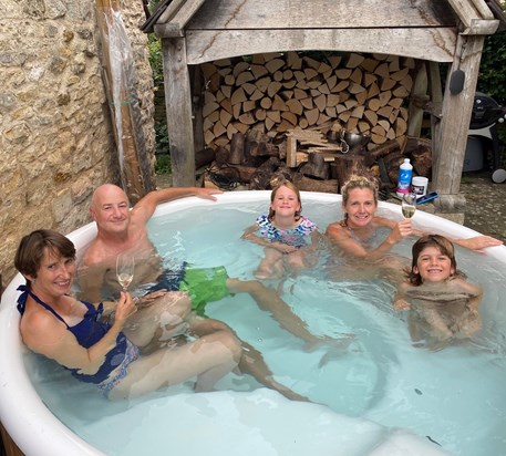 Hot tub memories 🎈🥂