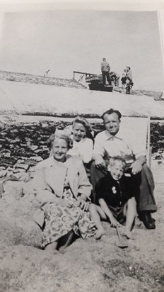 1954 -Southend with Mum,Dad and John