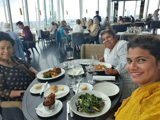 Lola and the Afonso sisters at the Shard, August 2020