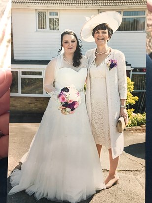 Me and Mum - 9th April 2017. That hat!!!!