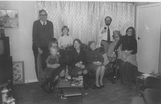 Elizabeth with parents, brothers, sis-in-law, Kitty & Jonathan, Dec. 1979