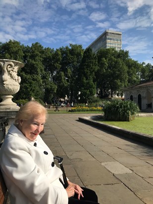 Enjoying the Sunshine in Kensington Gardens