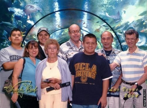 LasVegas-2004-Tom, Blanca, Tom's Parents, the Guys and Ken.