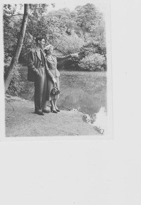 Len & bena in St. James's Park c.1952