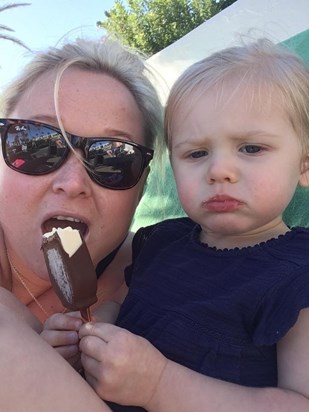 Mummy! My ice cream !