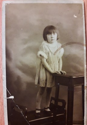 Edna as a child. 