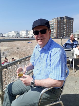 Worthing pier and a Beer. What  could be better.