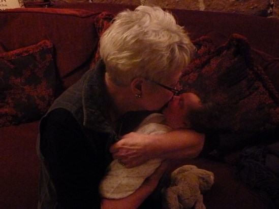 Nanny Di steals a kiss 