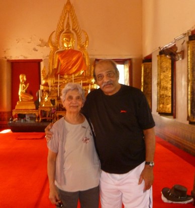 Wat Traimit Withayaram, Bangkok Thailand