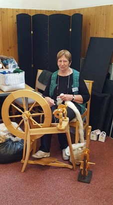 Lis at the Scottish Handcraft Circle Kinross Exhibition 2019 demonstrating her skill in weaving.