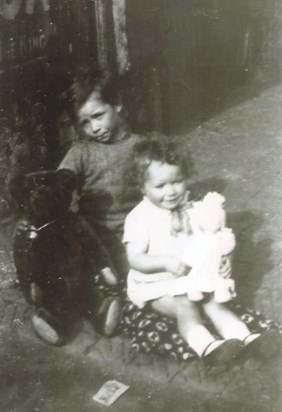 Bill + Mum 1926