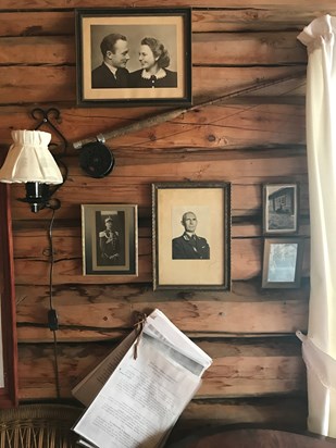 Family pictures at the log cabin in Norway