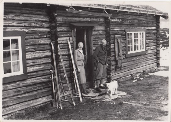 Kristin's parents, Lalla and Gunnar Spørck at the ski lodge in Øversjødalen, Norway